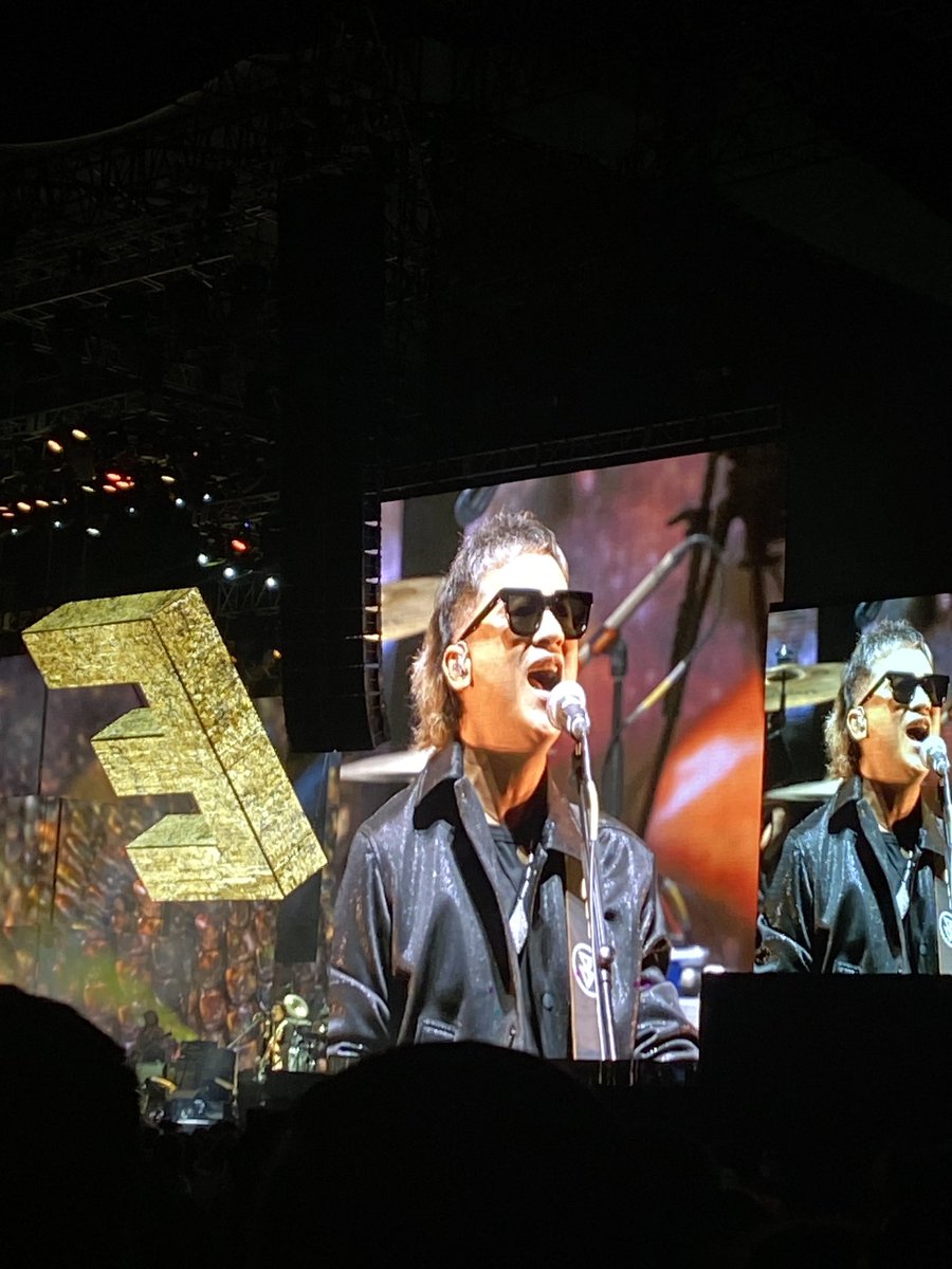 PEPalerts's tweet photo. Ely Buendia to Erasherheads fans: “Thank you for making this happen. We love you.” Solid concert, #Eraserheads! https://t.co/dlzQqZupOi