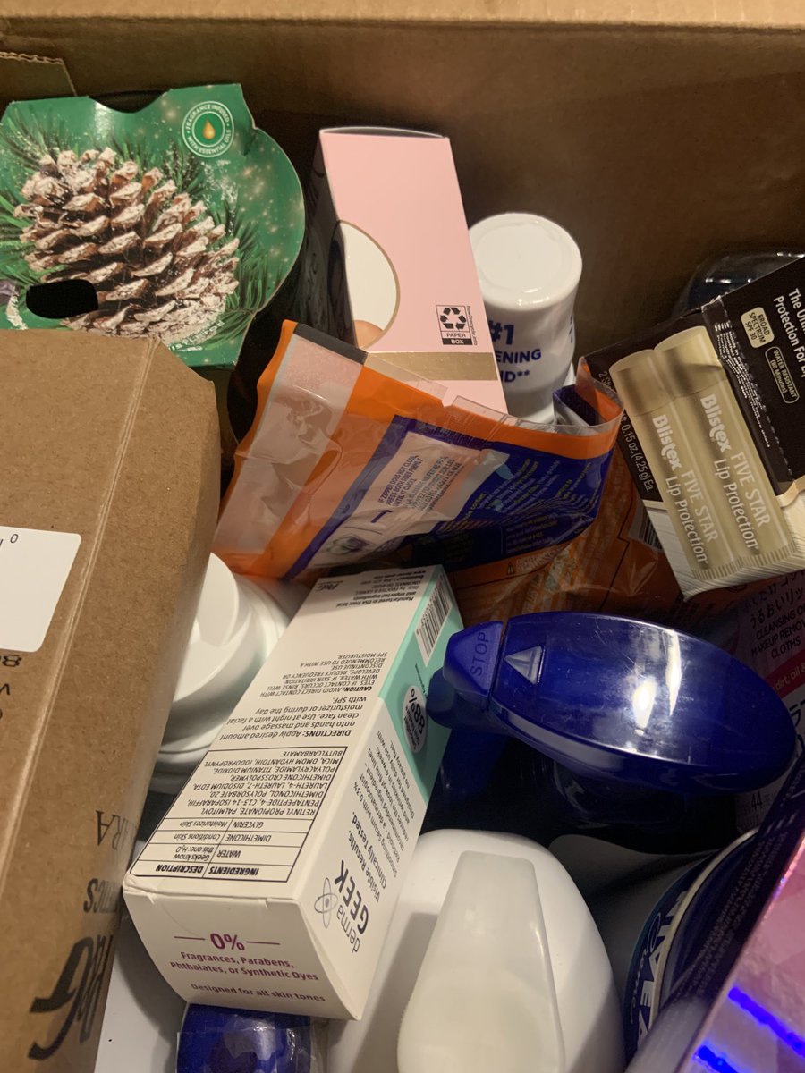 Special thanks to Pastor R. Rasmus, St. John, and the Bread of Life, Inc. for sending a box of love to our staff for Christmas ⁦<a href="/HighlandHtsES/">Highland Heights ES</a>⁩. ⁦<a href="/BMcKinney83/">Bettina McKinney</a>⁩ ⁦@HISD_Wraparound⁩ ⁦@TeamHISD⁩