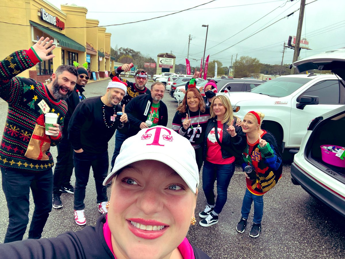 Day 2 of Holiday celebration with the amazing Game Changer team in Daphne and Mobile! #jinglealltheway#GoGrowWin @emilynellf @jenny_foss @Linze_Carter @JJJAAAdams @ChrisCarson81 @edwinrod112 @AveraKristin