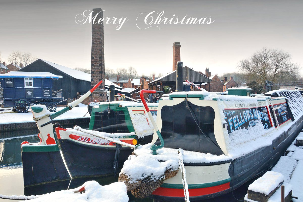 Wishing you all a very merry Christmas and thank you for your valued support. I feel next year will be the big one! 
#chasingtheboats 
#canalphotography
#MerryChristmasToAll
@NatHistShips 
@BirminghamWeAre 
@CanalRiverTrust 
@CRTWestMidlands 
@BCNSociety