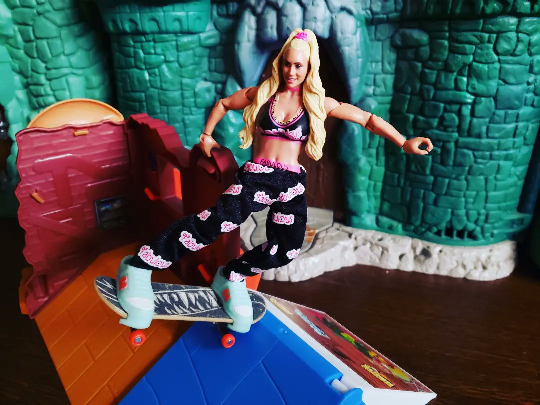 Happy #thrasherthursday @CarmellaWWE is looking fabulous at the skatepark. @tonyhawk @Mattel @WWE @Hot_Wheels #carmella #quarterpipe #handstand #skateboardphotography #skateboard #skatepark #skatelife #wwe #doakickflip #ollie #grind #thepfpn #cracktasticplastic #plasticcrack