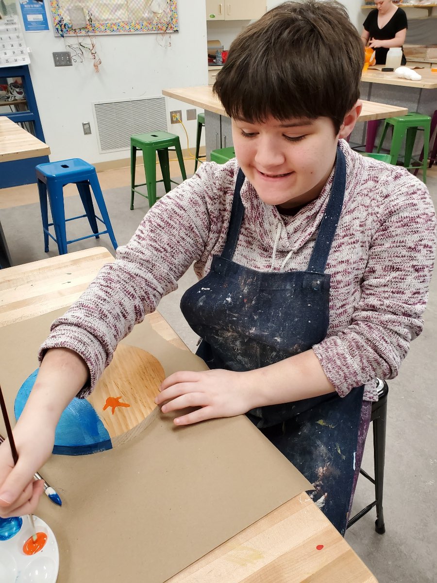 WYBulldogLSS's tweet image. Thankful for @MrsNStiger  and Ms. Lalic for helping us create the coolest Christmas presents! #wyproud