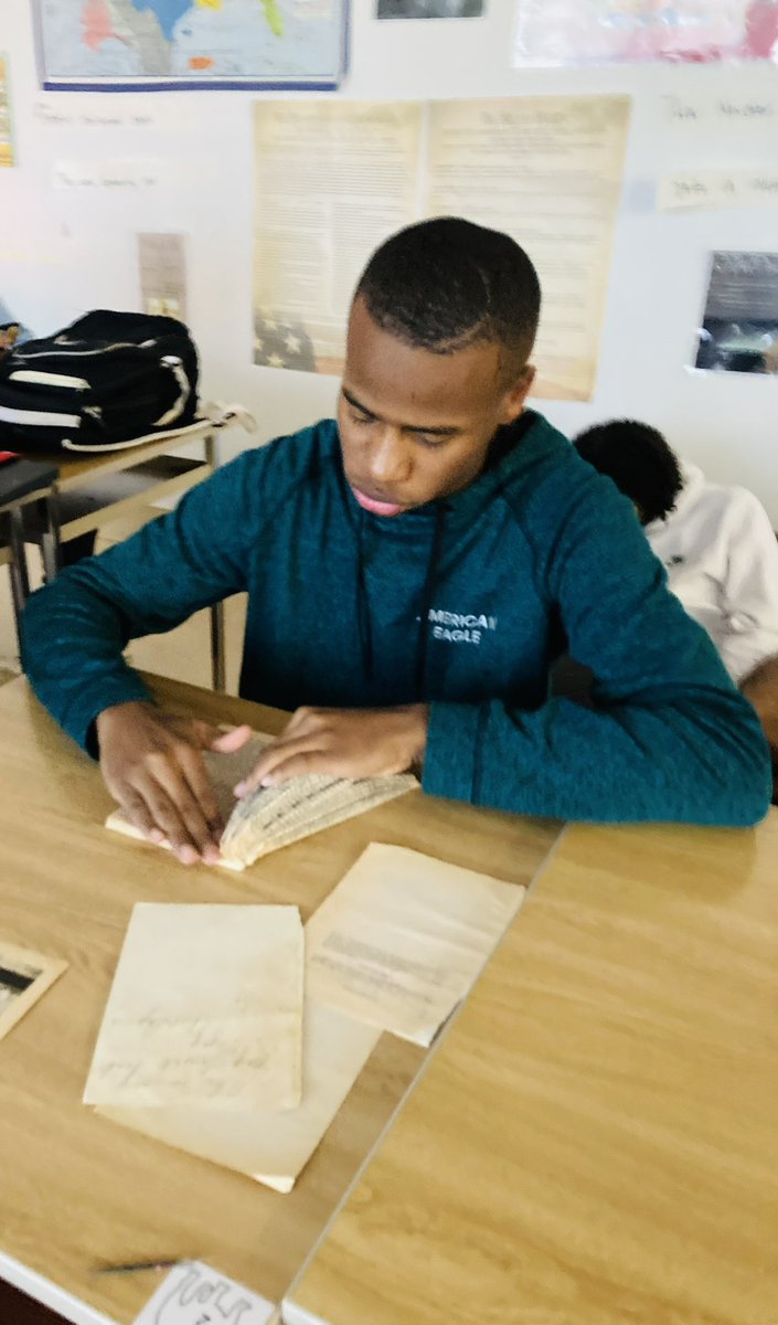 WYBulldogLSS's tweet image. Thankful for @MrsNStiger  and Ms. Lalic for helping us create the coolest Christmas presents! #wyproud