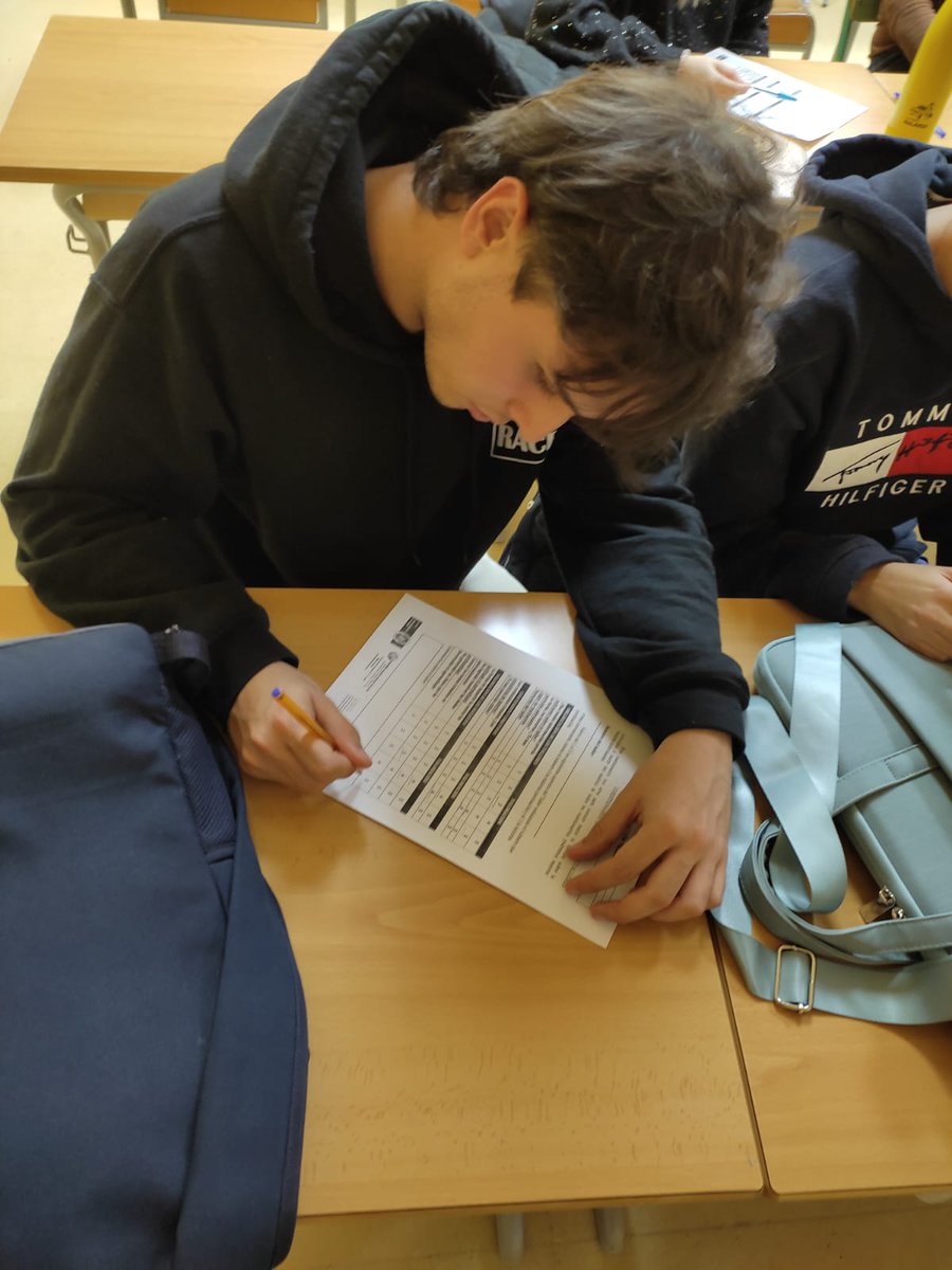 Aunque en estas fechas hay momentos para compartir la alegría, también hay que seguir trabajando por la formación sobre #saludmental como esta interesante charla de formación del voluntariado, que se ha impartido en la  <a href="/UniHuelva/">Universidad de Huelva</a>, con el Programa de Igualdad de  <a href="/IgualdadAND/">Inclusión Social, Juventud, Familias e Igualdad</a>.