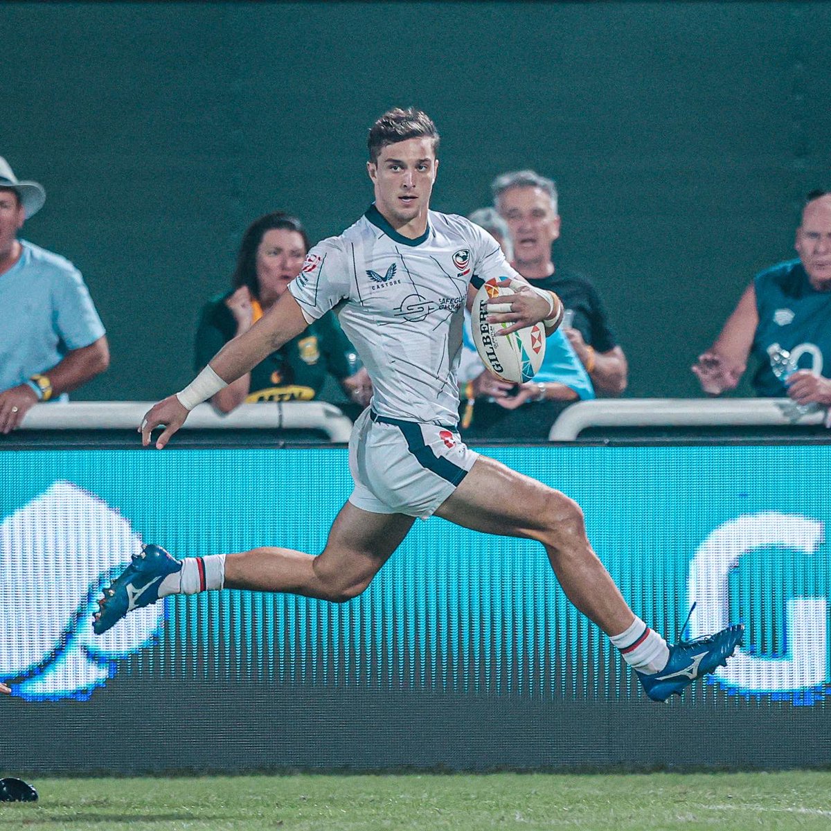 USARugby's tweet photo. Giving the gift of brilliant offloads 🎁 

#Dubai7s https://t.co/tN5jS1qeRj