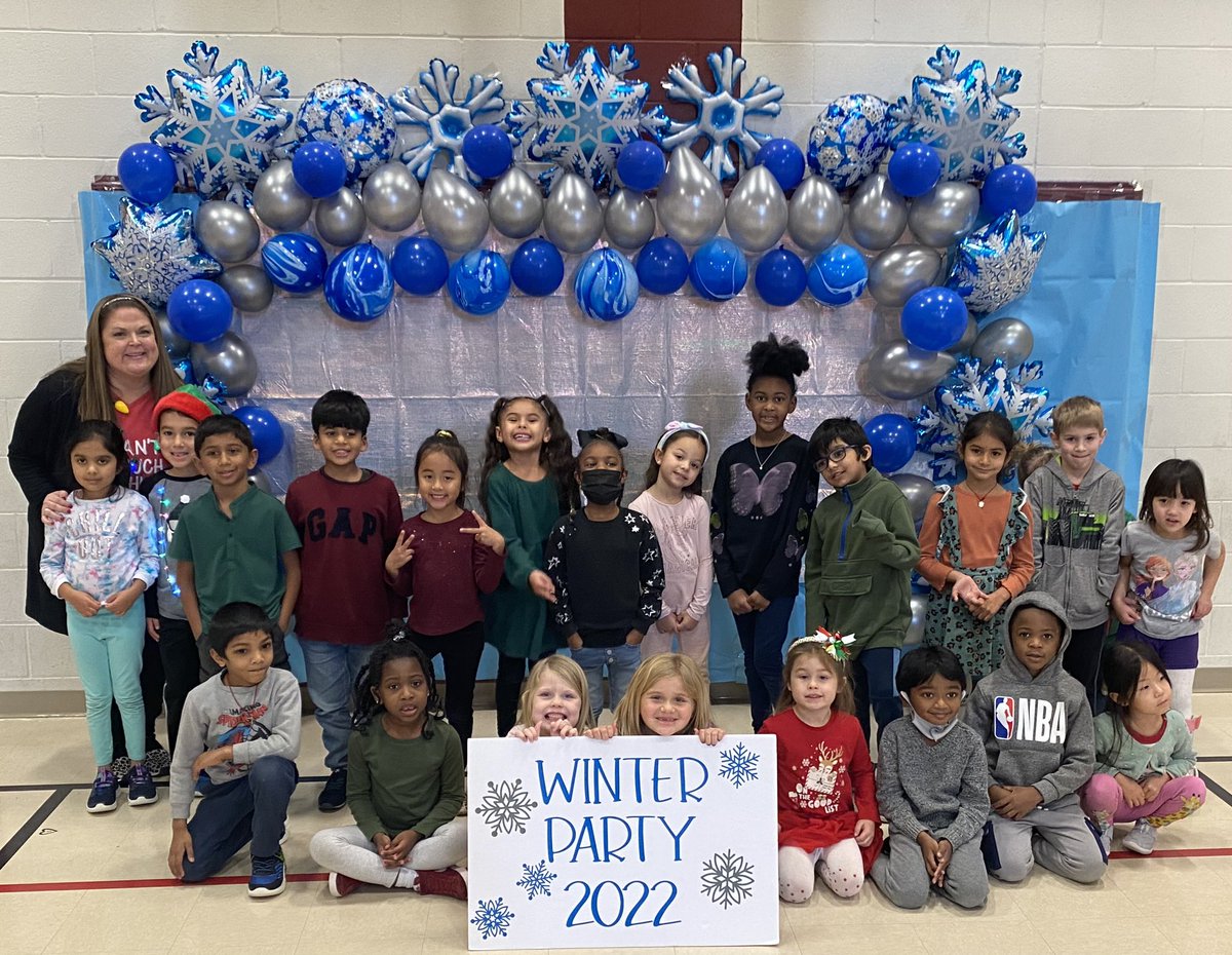 WeinkeLara's tweet image. Happy Holidays for our kinder crew! 🌲 🎅🏼 #kindervibes @HospElementary