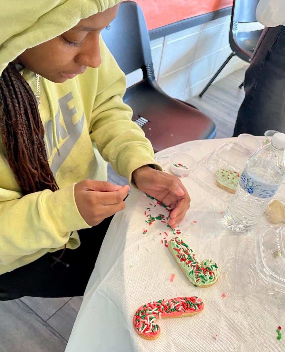 brookfield_nj's tweet photo. Cookie baking/decorating at Brookfield Academy 🎄👩🍳🍪😋
.
.
.
#brookfield #brookfieldacademy #happyholidays #cookie #cookiedecorating #culinary #culinaryprogram #specialeducation #njedu #njeducation https://t.co/pmlpKPPPDw