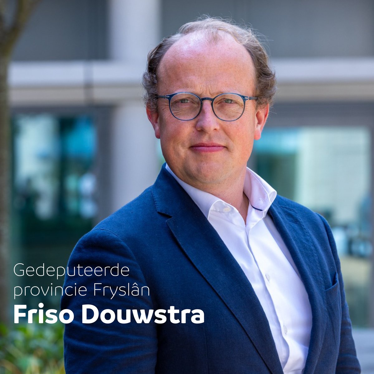 Friso Douwstra, gedeputeerde Provincie Fryslân: “Het is geweldig dat de nieuwjaarsreceptie weer plaats kan vinden. Uiteraard ben ik erbij. Ik vind het een prachtig initiatief en heb er veel zin in!” Ben jij er ook bij op 11 januari 2023? Meld je aan via: bit.ly/3FqNuV7