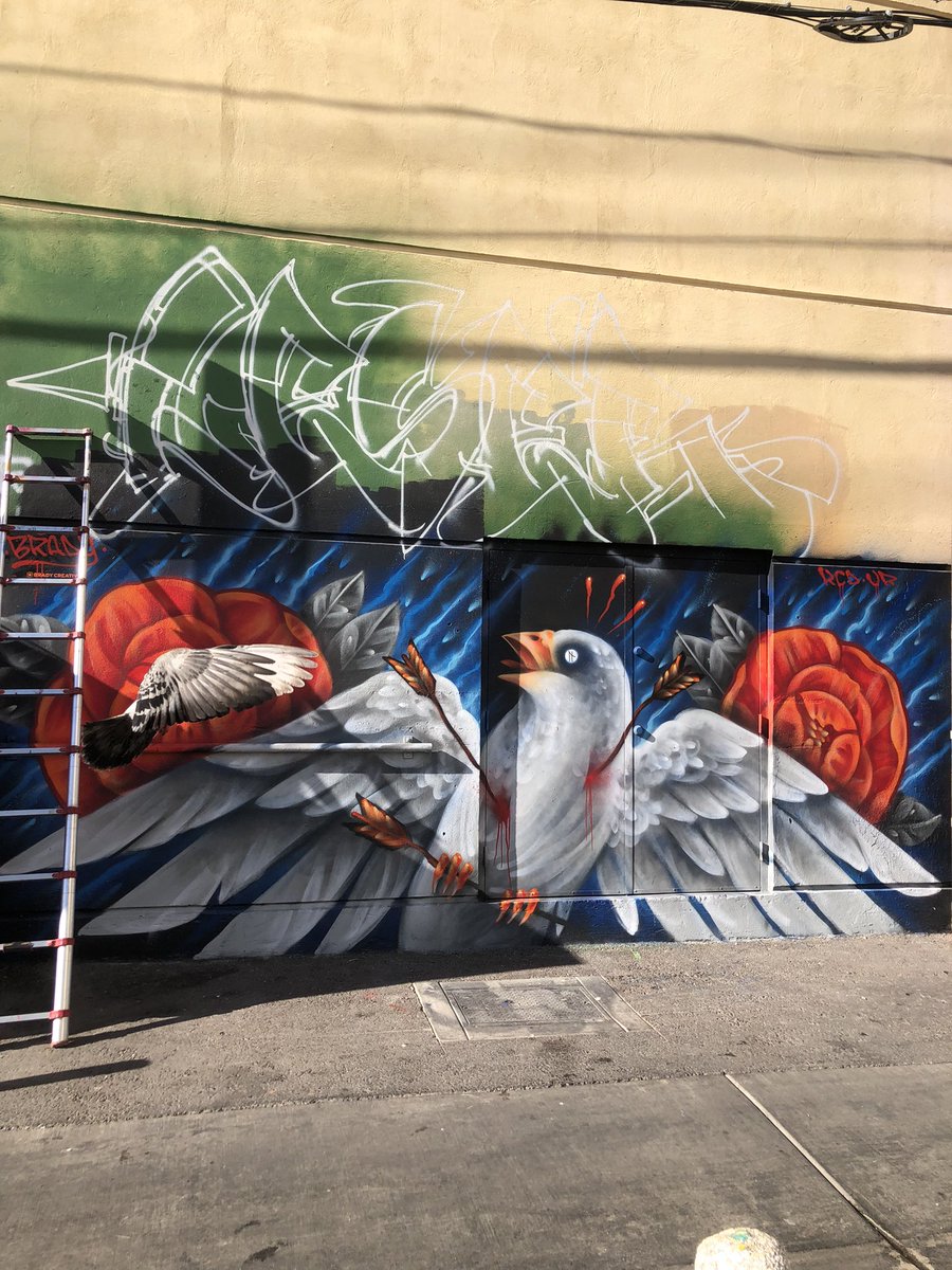 YFLOSER's tweet photo. All this space on top. I’ll take it! #lasvegas #graffiti https://t.co/De8p6NbQZW