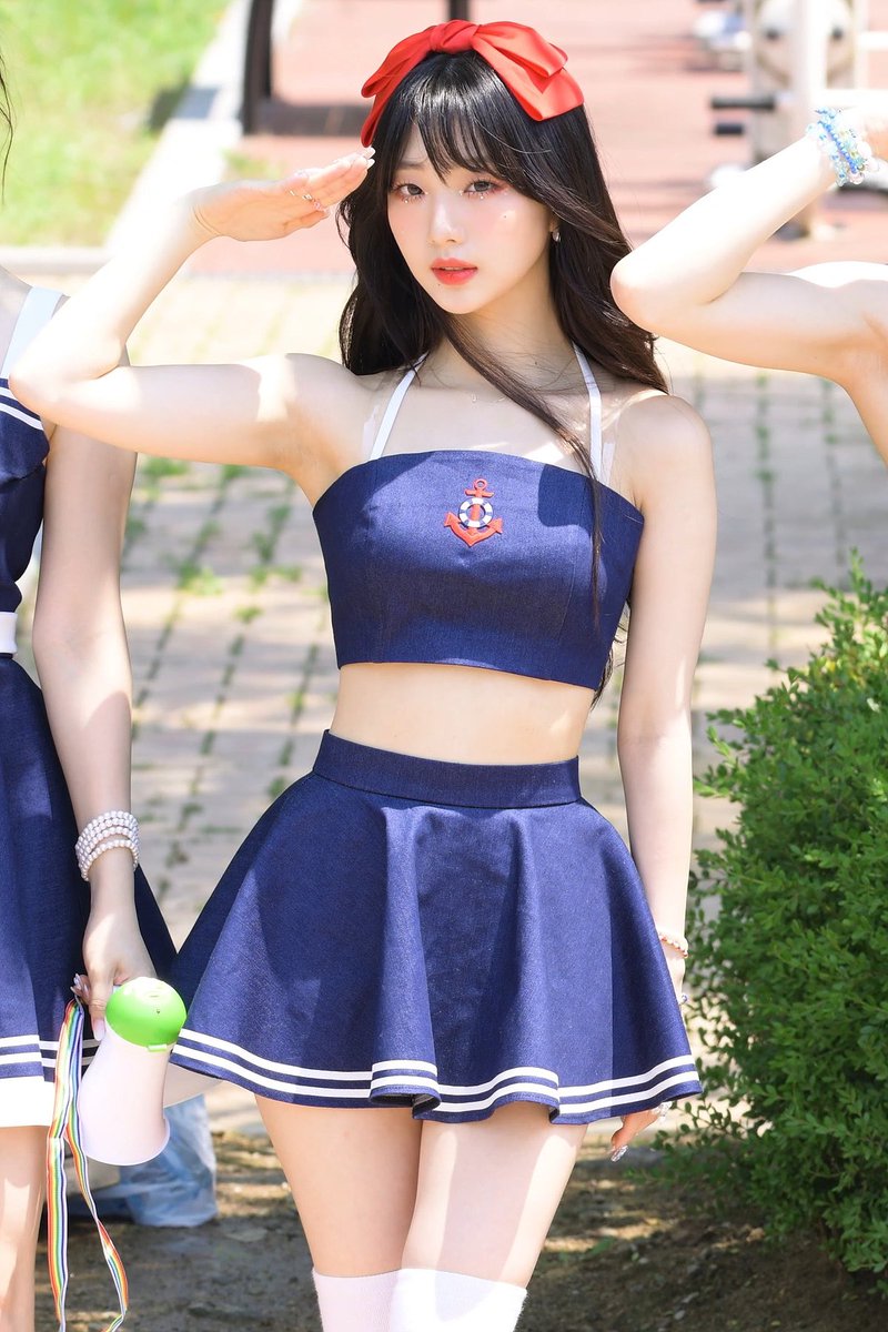 hourlymoka's tweet photo. If she was a big 3 group yall wouldve been obsessed with her https://t.co/EOF1hDLgjk