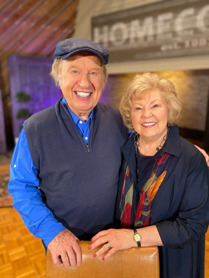 Gaithermusic's tweet photo. 🎉❤️ 60 years together! 🎉❤️ Help us wish Bill and Gloria Gaither a very happy anniversary in the comments below! https://t.co/7mbxngS2Q5