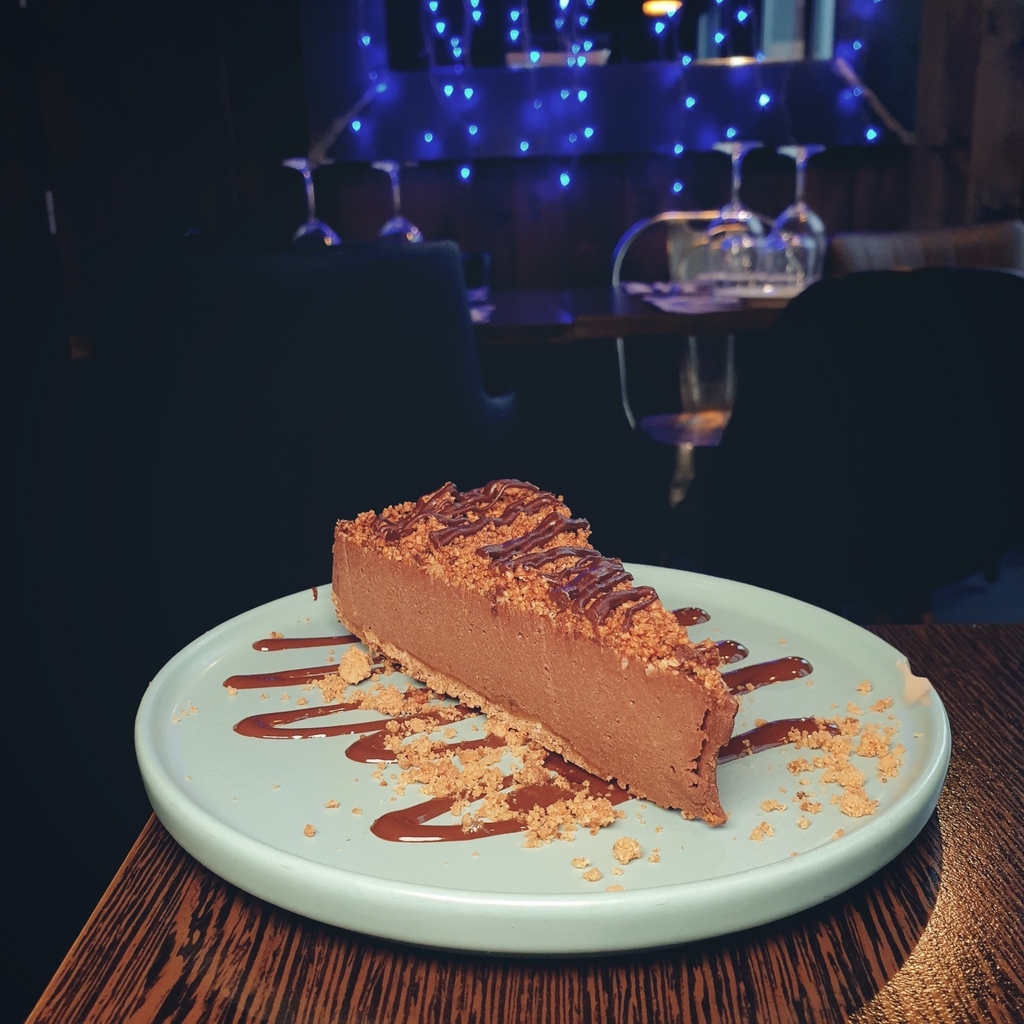 CleaTushe's tweet photo. Perquè els divendres sempre son #sweet!
📷️ Pastís de “Ferrero Rocher”
·
·
·
#restaurantes #restaurant #cleatushe #gastronomia #food #instafood #delivery #foodie #chef #foodporn #lleida #turismelleida #gourmet #foodlover #restaurantslleida #yummy #productelocal #tasty https://t.co/fZviKRUHED