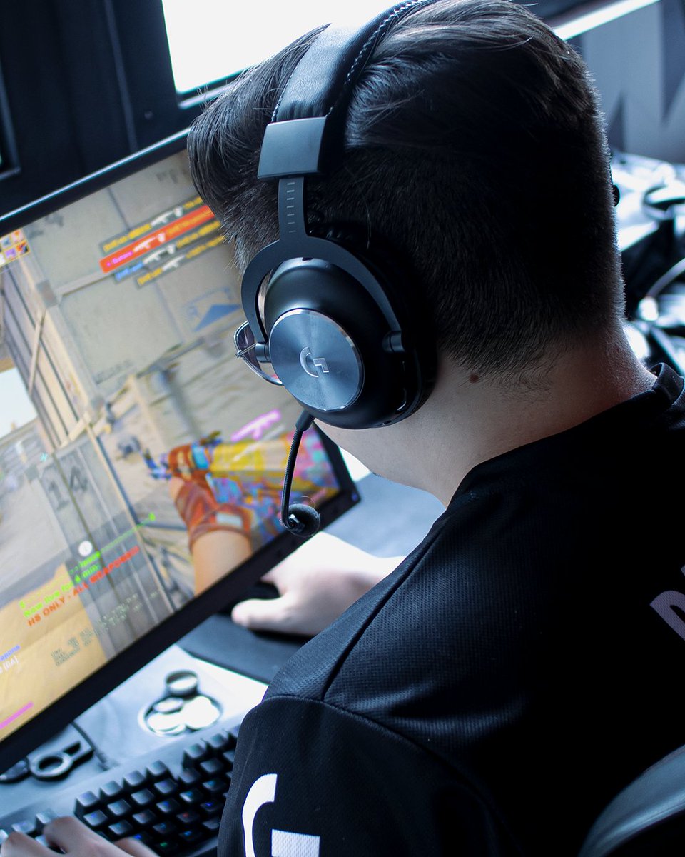 InFinitye_sport's tweet photo. Pacman en modo concentración máxima, con ese headset no puede fallar ni una 😎 ¿Cual es tu mapa favorito de CSGO?

#PlayToWin #LogitechGPerú https://t.co/OIJ8EUwxqg