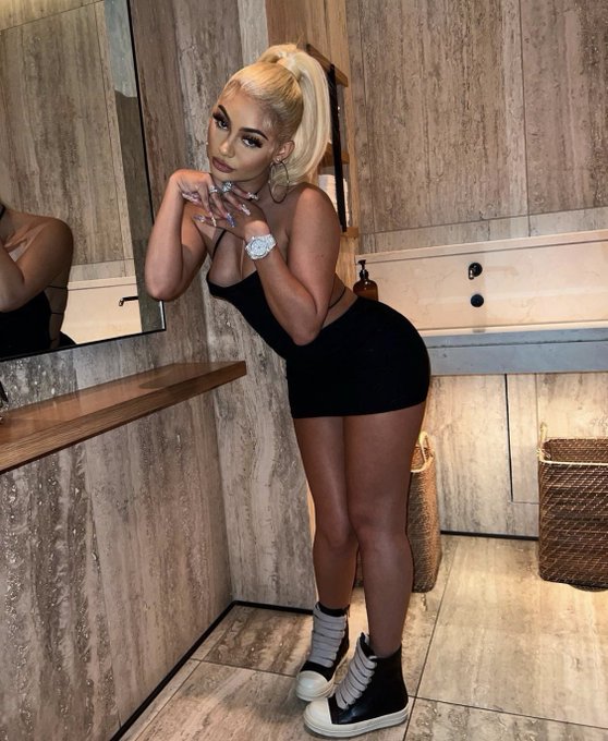 Watch 👑's leaked NSFW photo on TwXstars