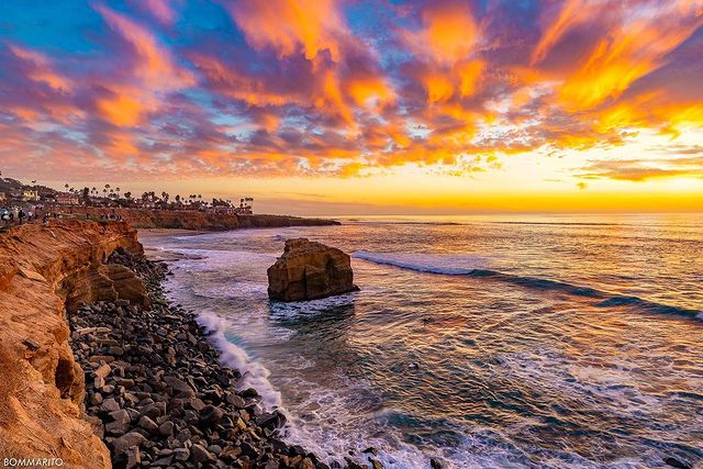 doubletreesdbay's tweet image. With our bayside Point Loma location and the Sunset Cliffs a hop, skip and jump away from our hotel, you'll never run out of places to take some amazing Insta-worthy shots. 🌊💕

📸 @bommaritofineart

#HolidayInnBayside