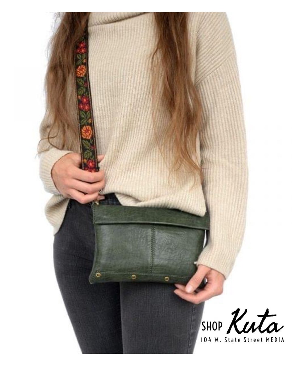 KutaMediaPA's tweet photo. Don't miss out on our vegan leather bags! Vegan leather is a sustainable material made to look and feel just like genuine leather! 
#shopsmall # holiday2022 #giftideas2022 https://t.co/ujTK8wtVDO