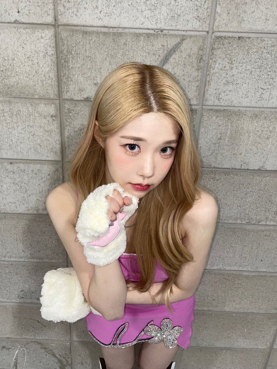 girlgroupspics's tweet photo. class:y ; chaewon https://t.co/5jXjEHjZMp