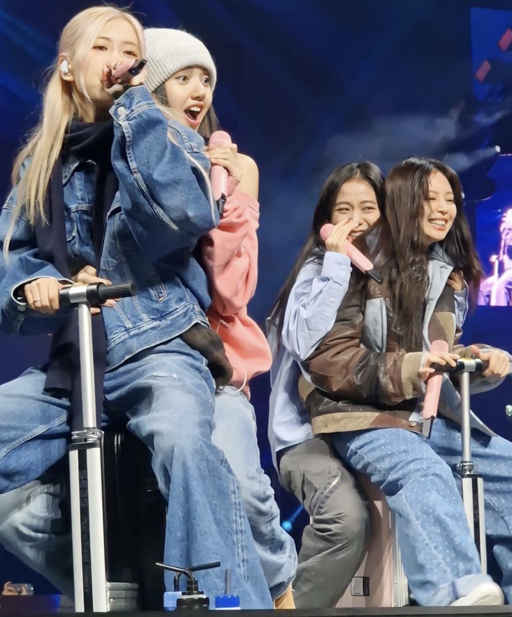 blckpinkpic's tweet photo. my four girls 🥹 https://t.co/COOoi1iuHf