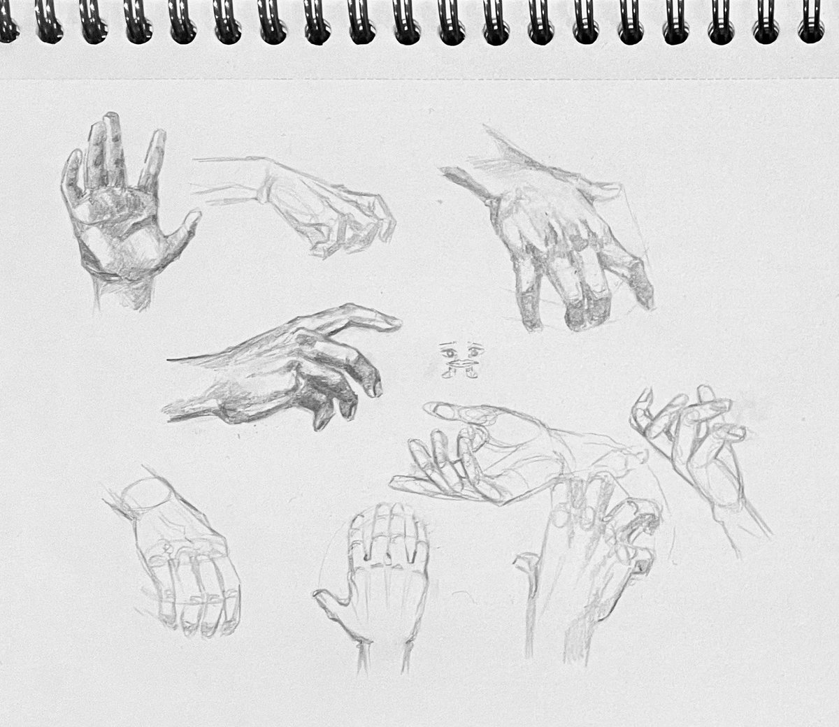 joqueeb's tweet photo. Hands hands hands https://t.co/nHyMytFqh6