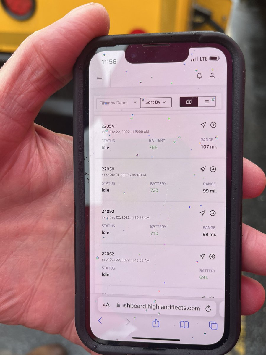 EmilyForlini's tweet photo. Visited the nation’s (world’s?) largest EV school bus fleet today! “We have drivers of 25yrs who were skeptical but now love the electric buses and choose them over a brand new diesel. Kids love them, too. They’re silent, less smelly.” - Jim, dispatch manager @HighlandFleets https://t.co/QyzE3dc3fW