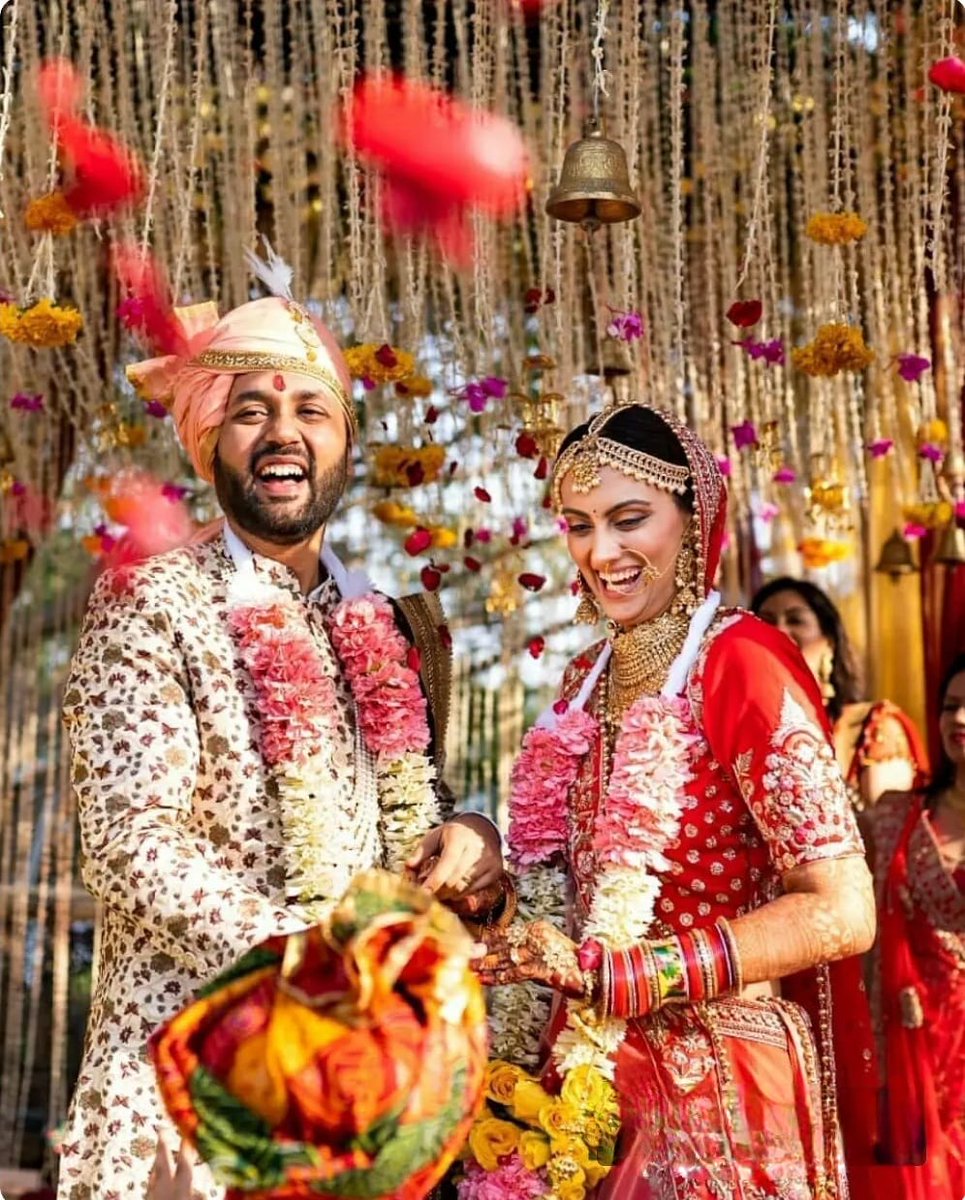 BespokeSjms's tweet photo. Every wedding comes with a bundle of emotions, be it love, happiness or sentiment.

"Once in a while,right in the middle of ordinary life,love gives us a fairly tale."

Melissa Brown

#marriageadvice #marriageservices #marriagevibes #marrangecouple #marriage #marriedlife #married https://t.co/Yd45PIInDZ