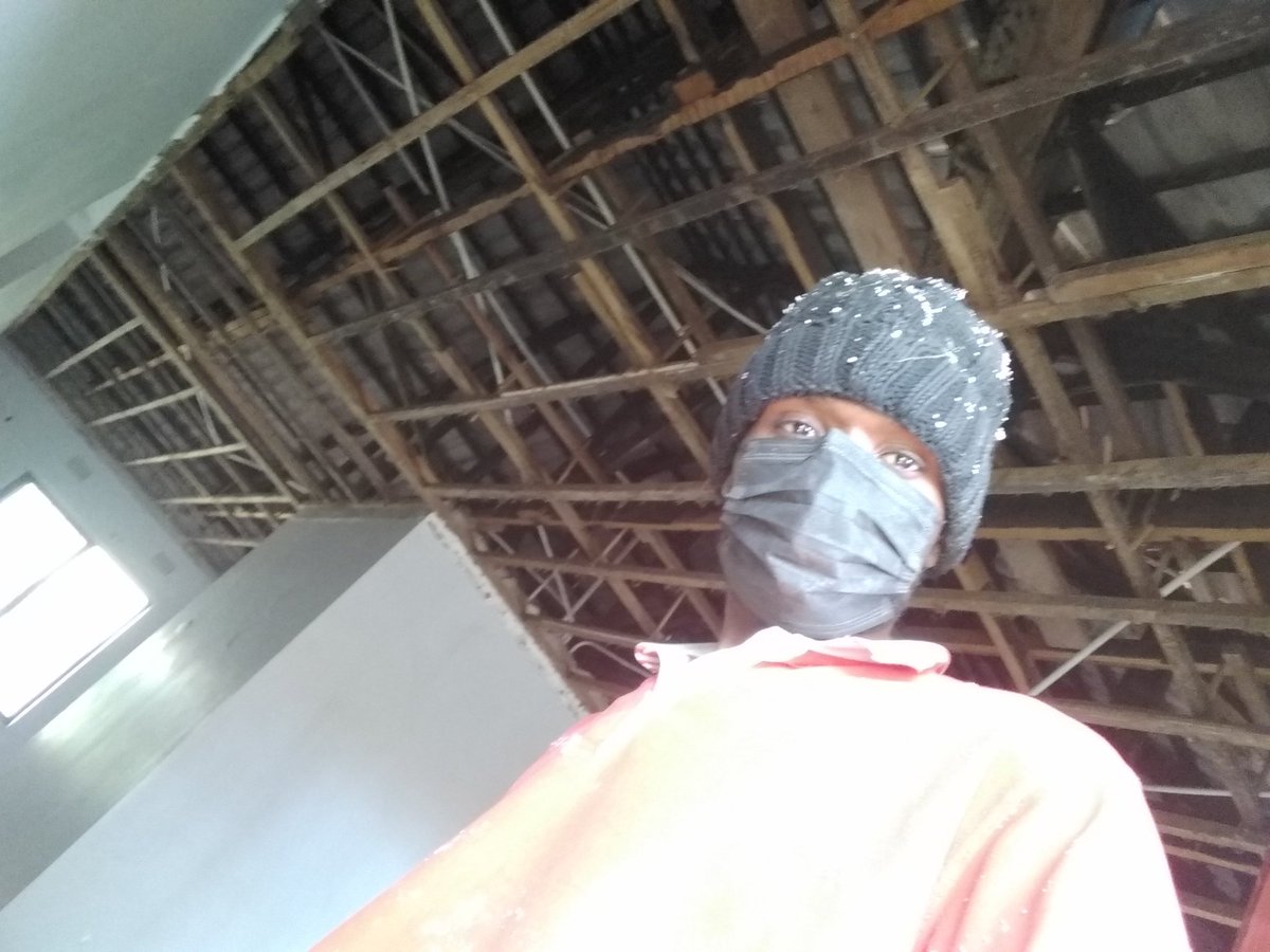 Removed the old ceiling and install the new one👊 2022 you been Good hopefully 2023 it will come with his own blessings🙏🙏 thank you people🙏 though words ain't enough grateful🙏