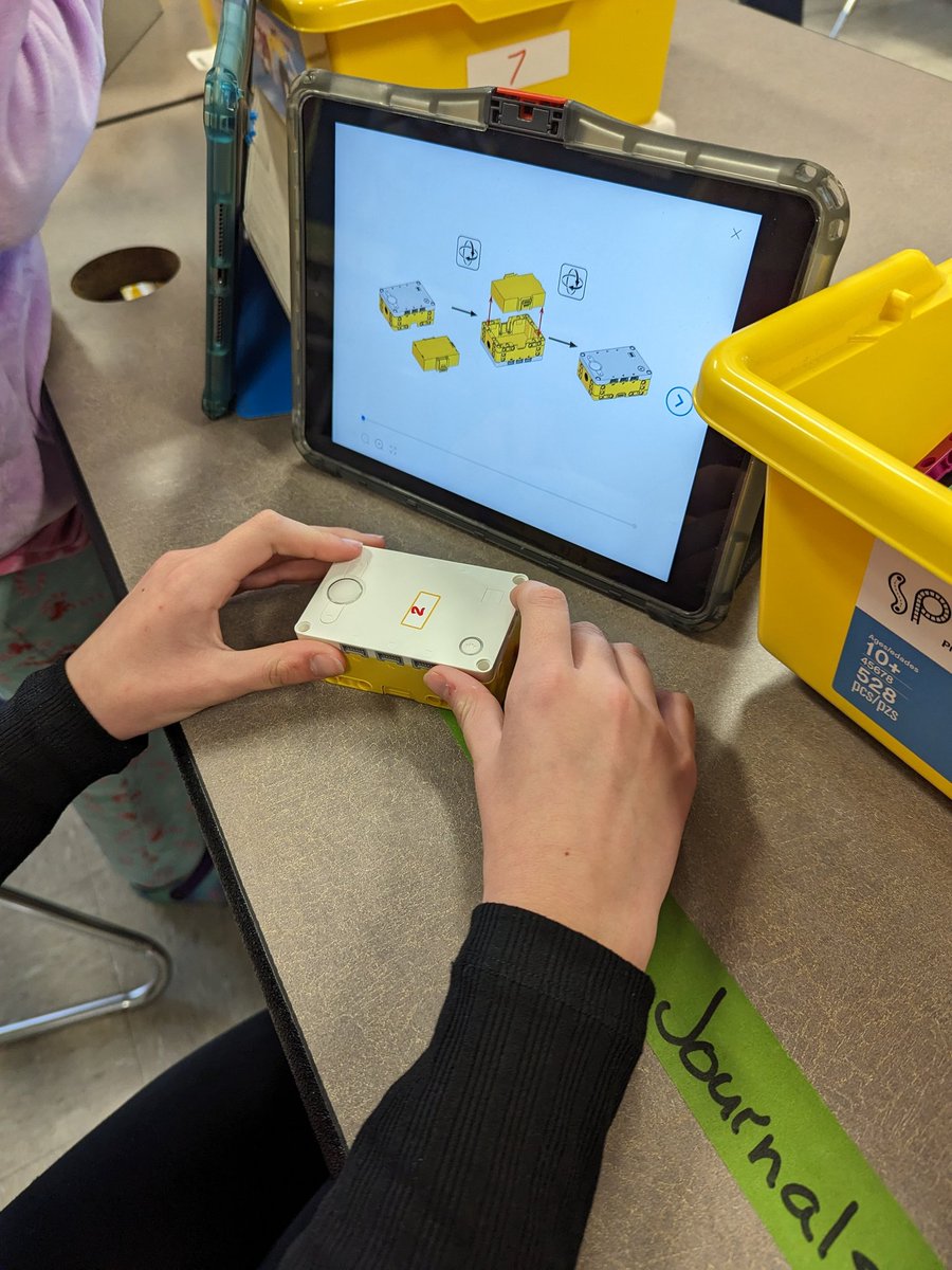 Last day of school before vacation?! It's a great day to PROGRAM WITH <a href="/LEGO/">Lego</a> Spike! #csforall #goDolphins 💚🐬