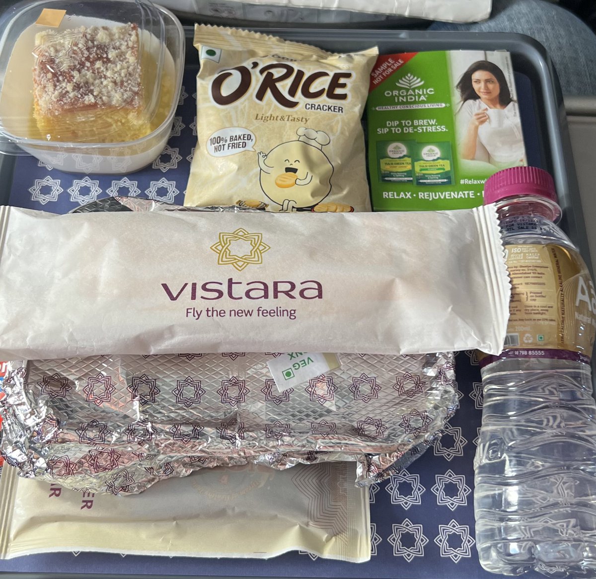 The menu for <a href="/airvistara/">Vistara</a> economy class appears to have been revised. Cracker was offered in place of the regular bun and butter. 
Presumably bcoz, pax do not eat the bun and butter, wasting them.  So altogether, a good move. 

#PaxEx #AvGeek #Foodie