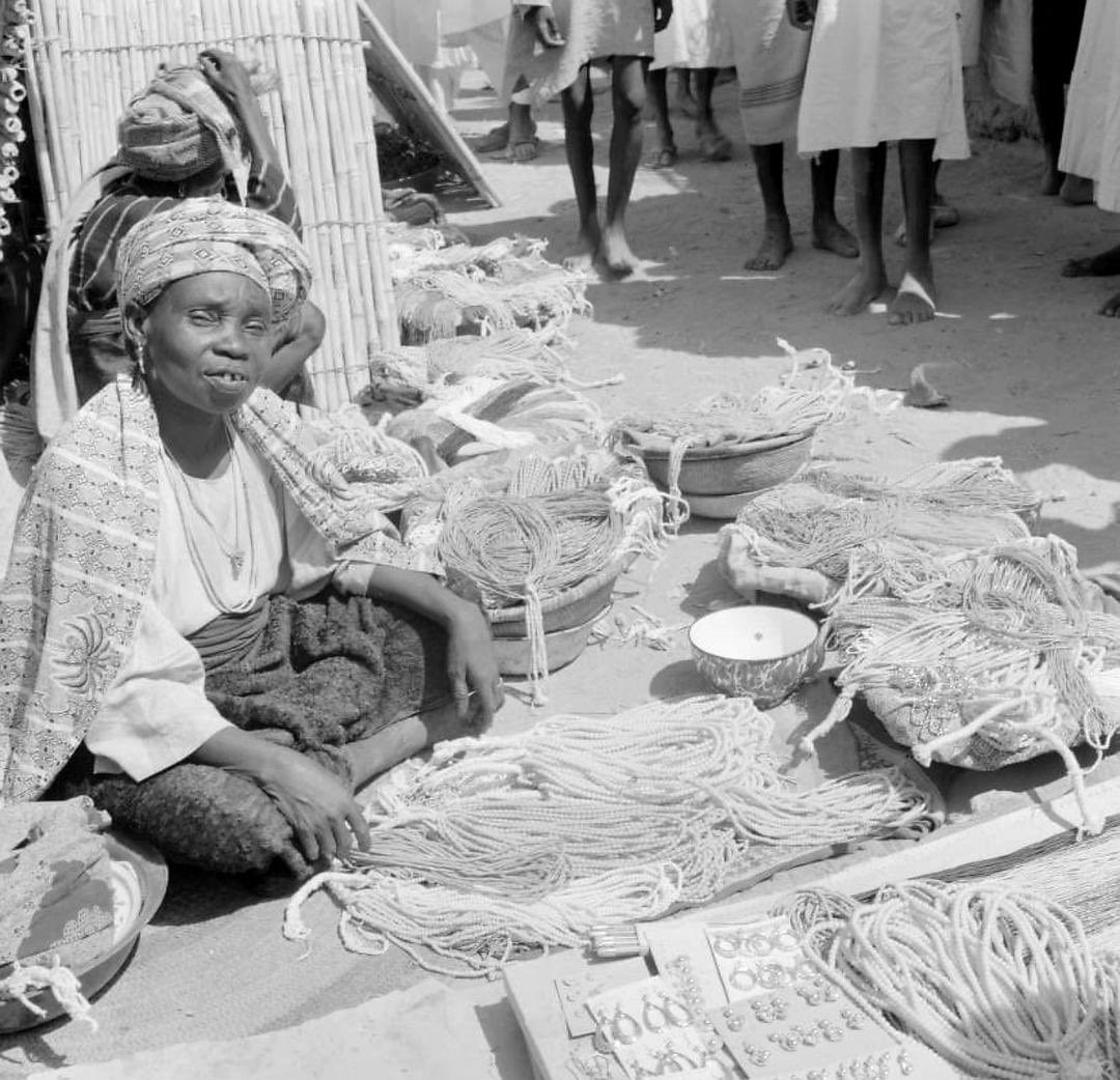 GarbaMussa's tweet photo. Photo of a woman selling jewelry at a market in Kano in 1969."

📷-Harris Eugene

#tuduntsiraKYA https://t.co/oPdvXuTcWs