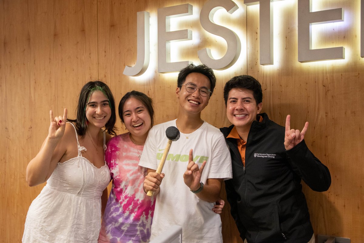 UTexasStudents's tweet image. Relive the non-stop action @UTAustin is known for — starting w/ a Texas-sized welcome to a concert on the Main Mall &amp;amp; every event &amp;amp; program in between: bit.ly/VIDEOFall2022T…

#UTFallRecap #LivingTheLonghornLife #YouAreHere #YouDoYou #YouChangeTheWorld #MakeItYourTexas