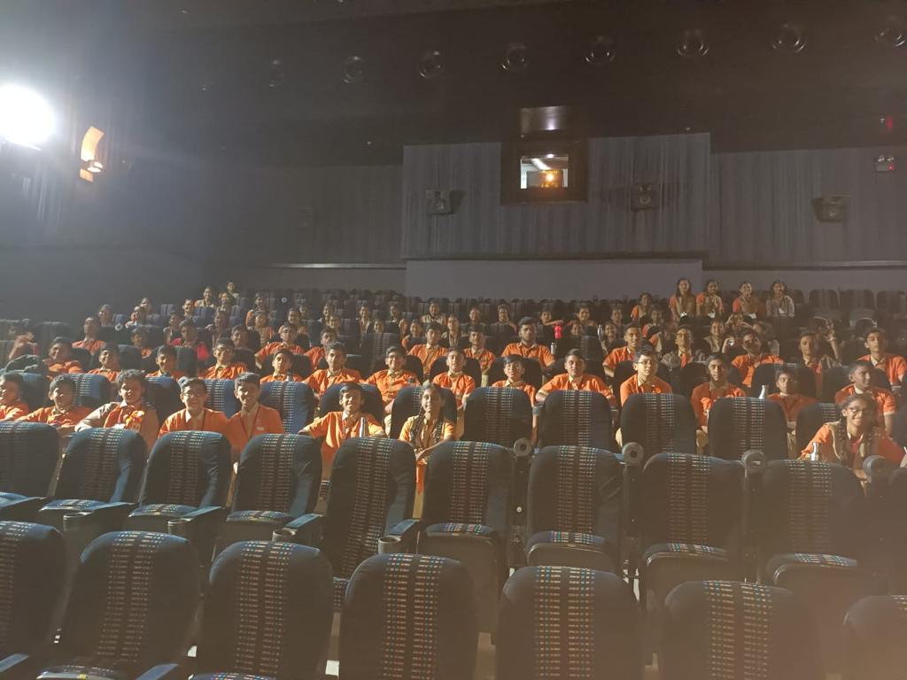 SankeshwarFans's tweet photo. Students of Vimala Kulkarani Memorial School (Hubli) watching Vijayanand Movie.

#VijayanandOn9Dec22 #Vijaysankeshwar #Anandsankeshwar #Vrlfilmrproductions #Vijayanandmovie #NihalR #Rishikasharma #gopisundar #anandaudio #biopic https://t.co/cyTIKzC8FC