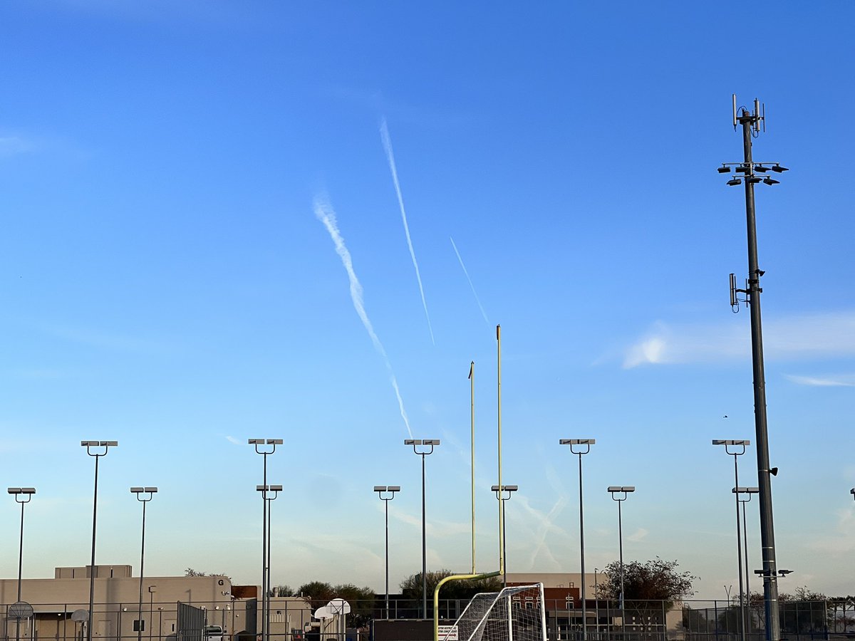 IntegrityEDS's tweet photo. @ScottDuncanWX Hmmm? On Dec 17, our beautiful Arizona skies turned into heavy chem trails. https://t.co/jNXERlQNzq