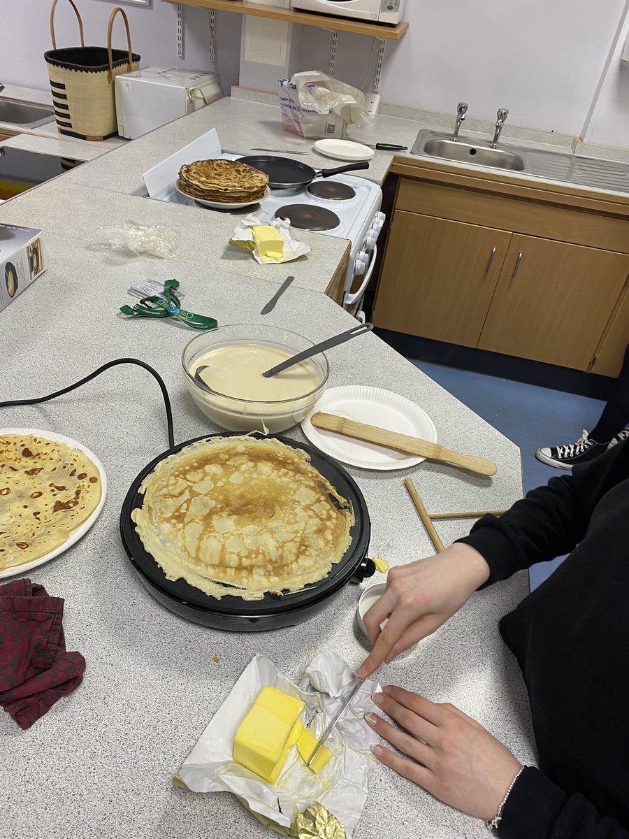 Today was a busy day for our Languages Ambassadors who ran their first event: a crêpes sale! 🥞 
A huge congratulations to all of them who successfully made AND delivered all the 50+ crepes orders. So proud! 👏🏼 <a href="/ArmadaleMFL/">Armadale Academy MFL</a>