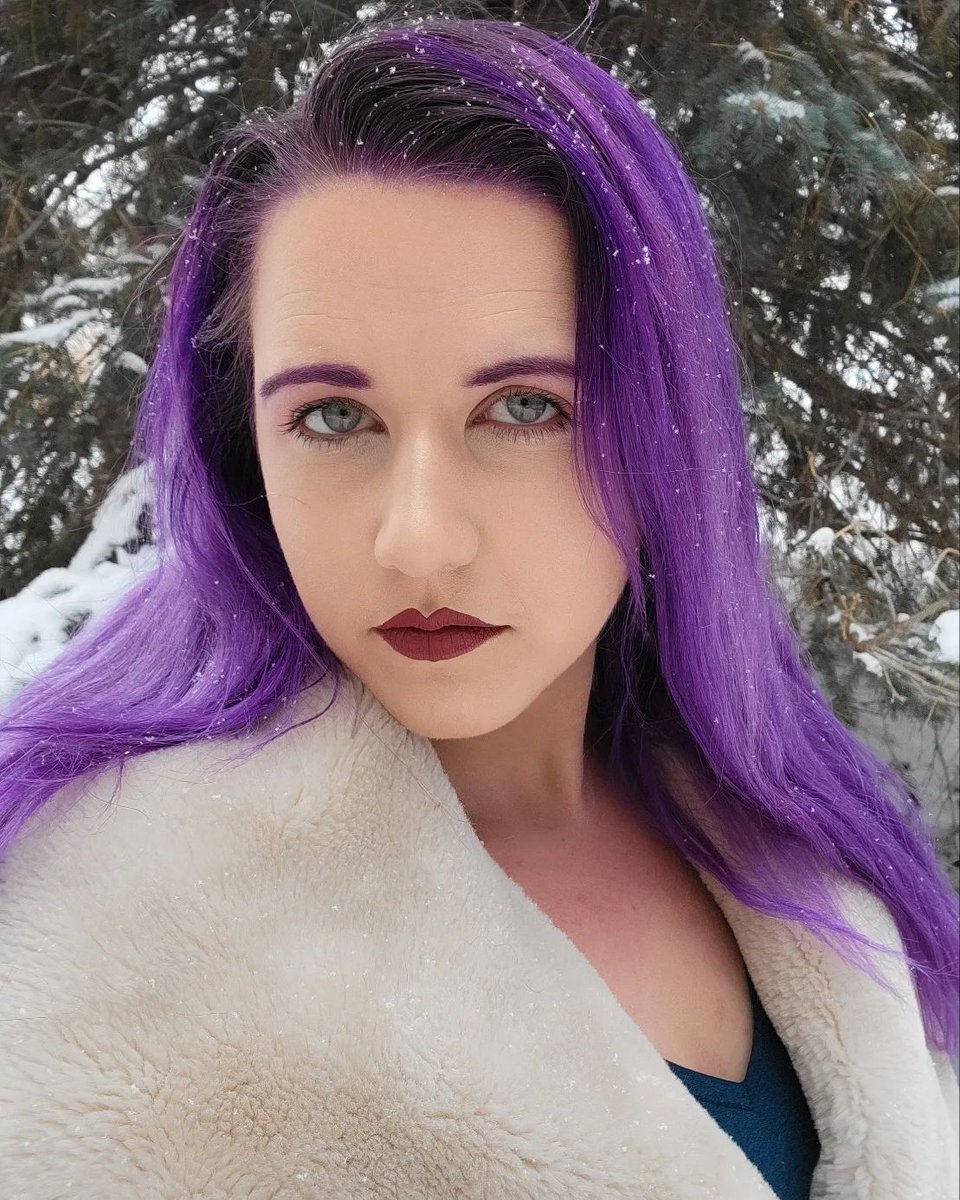 oVertoneColor's tweet photo. Matching eyebrows with hair always leaves us weak af 💜
(IG: evelinameiklejohn) slaying in Vibrant Purple.
#overtonehair #purplehair #coloredhairgoals #vividhaircolor #haircolortrends #hairtransformation https://t.co/Z3jpd4CDI3