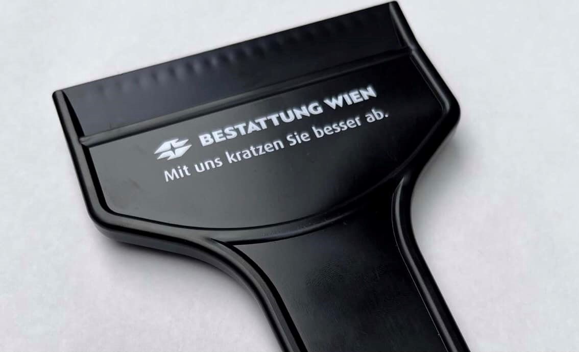 • Eiskratzer aus dem Shop des Bestattungsmuseums Wien