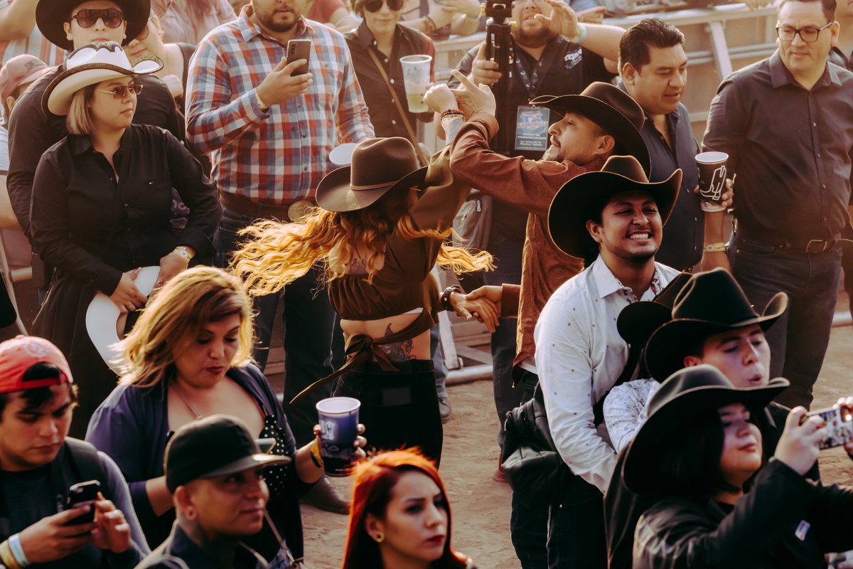 NortexFestival's tweet photo. ¡@_losgarciabros sí que saben poner buen ambiente! 🔥 ¿A quién le dolieron los pies de tanto que bailamos con ellos en #Nortex2022? 💃👢

#YoSoyNortex https://t.co/1vdQRX1B86