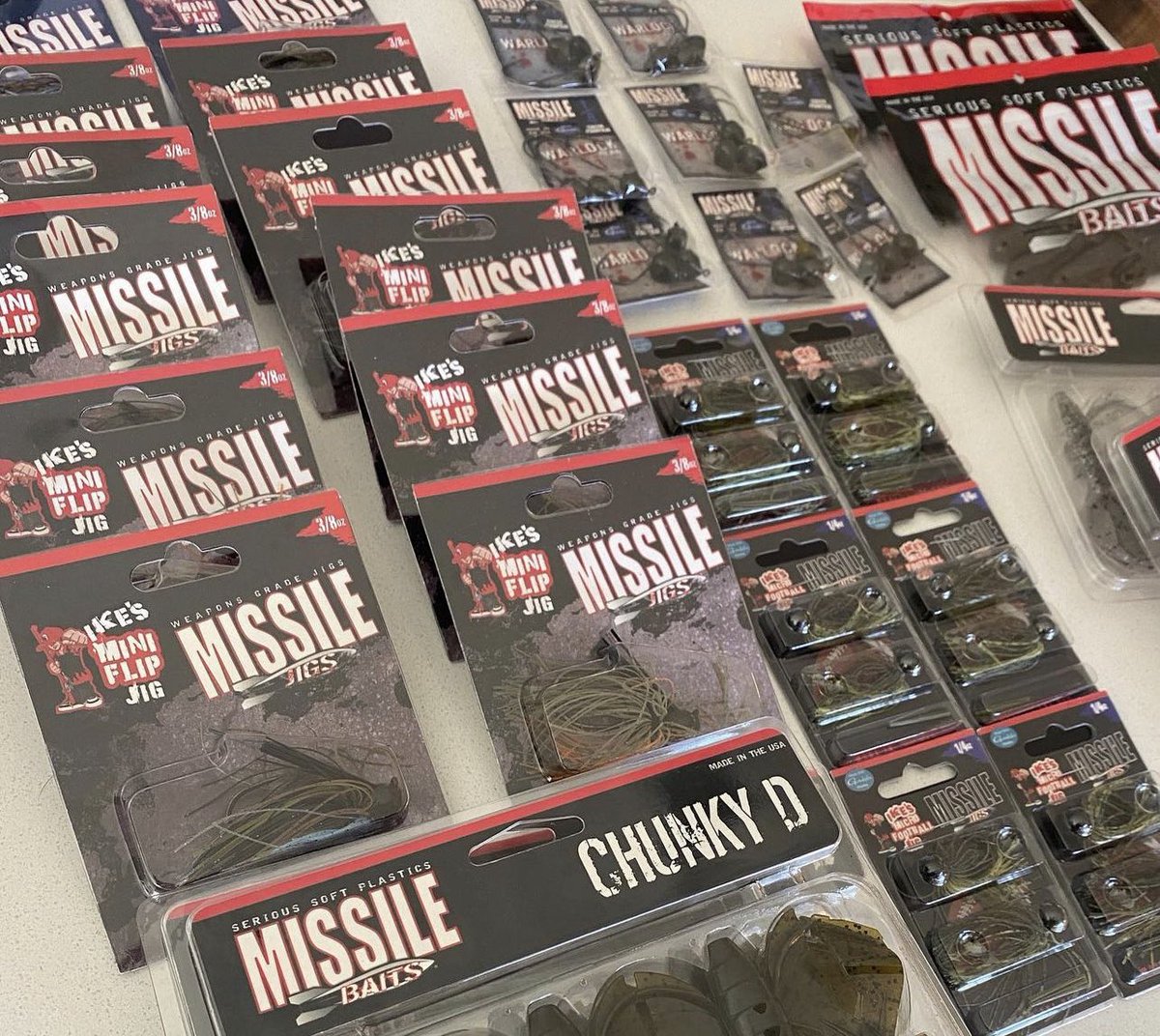 Bomb Squad Member, Gary Key, is loaded up on the goods for Lake Havasu! He says: “Ike’s Micro Football Jig w/ a cut down Baby D Bomb is straight smallmouth candy!” 🎣💯 #missilejigs #bombsquad #jigfishing