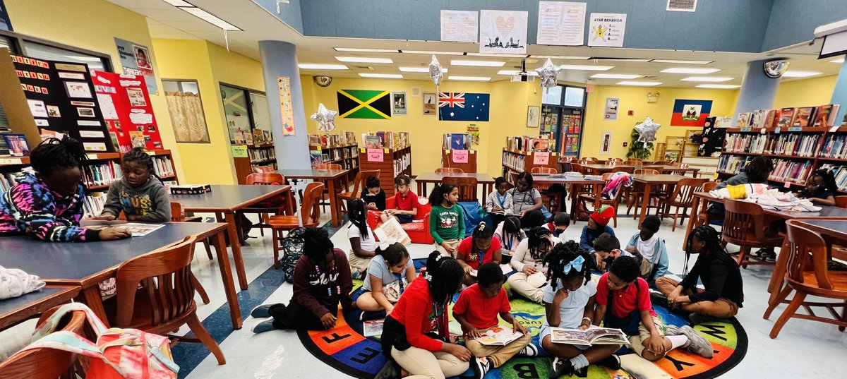 PahokeeELibrary's tweet image. Had a great end-of-year lunch to celebrate the awesome work of my @PahokeeEL_Stars Media & Book Club members (who also got a chance to read with one of my 2nd-grade classes)
#lovemylibrarypbcsd @LibraryCurrent
@emapbc
@ssunshne
@GladesRegion
@Lawandae3
@AP_LaToyaRigsby