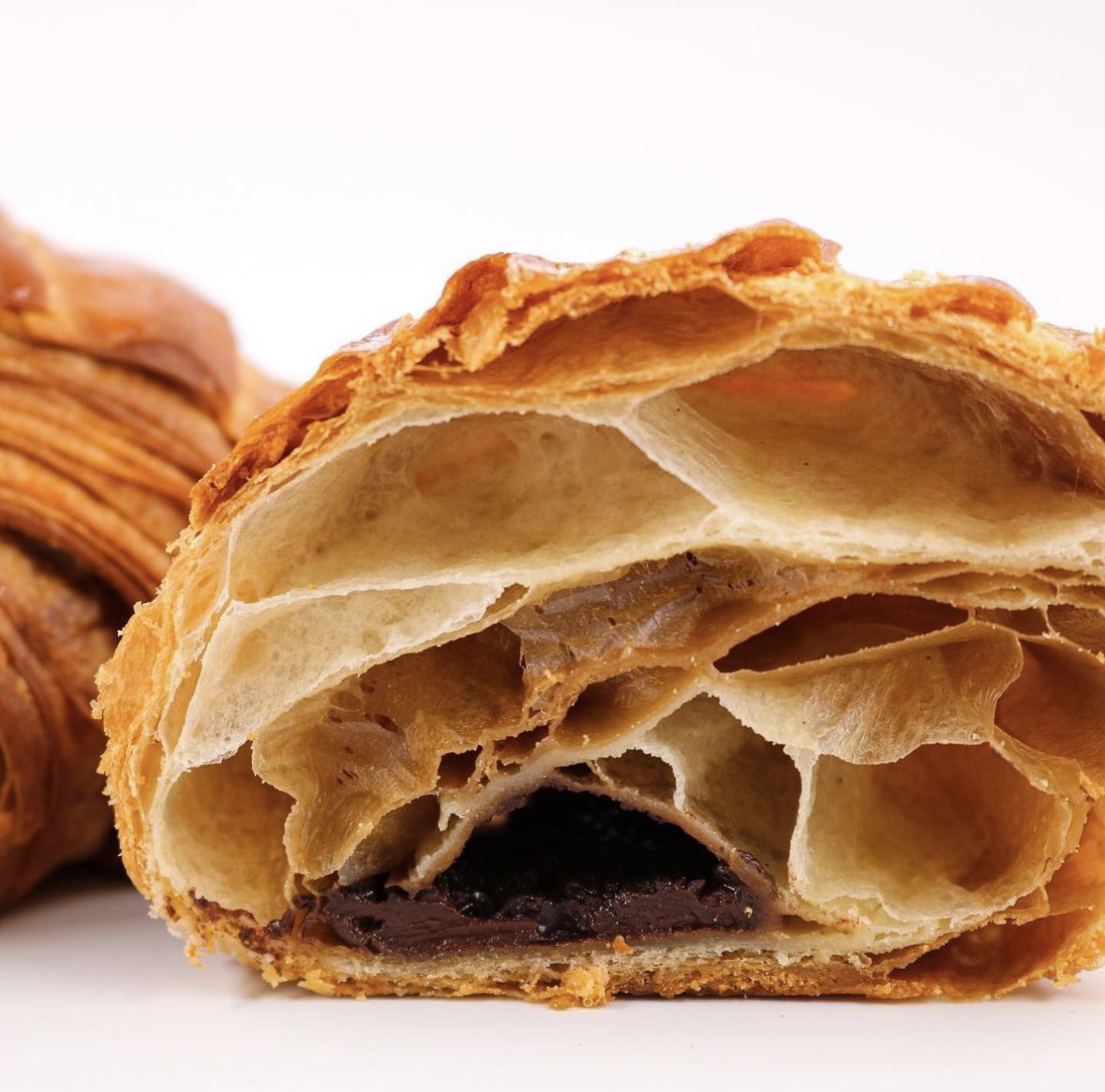 Mocha Croissants made by Chef Romain Dufour!

#croissant #mocha #mochacroissant #bakery #bakerylife #pastry