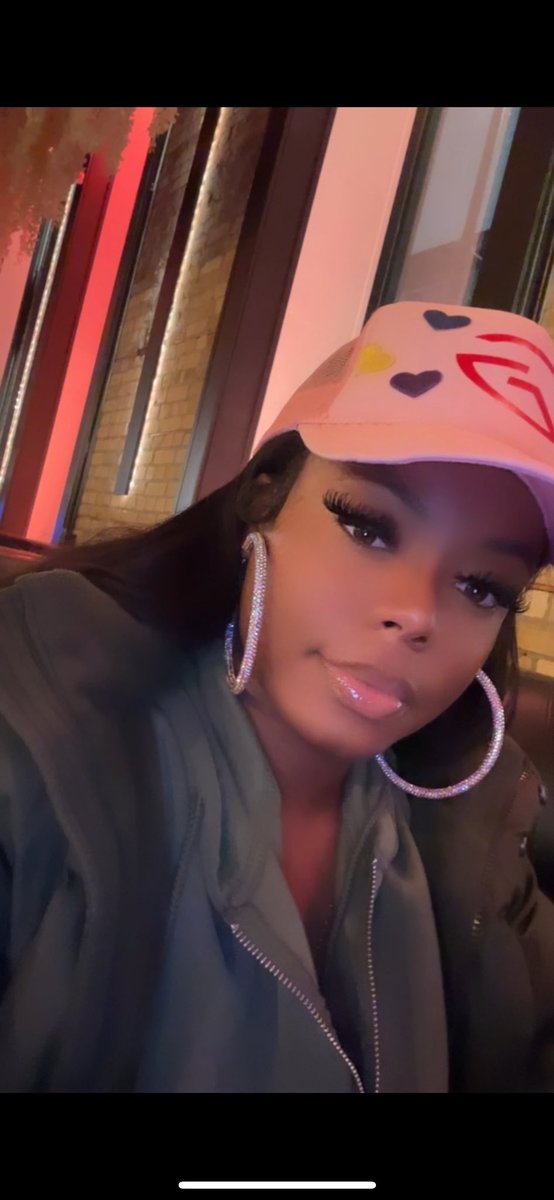 ooooothatsher's tweet photo. The type of girl you pray day and night for. #InReaLife https://t.co/CB6RfyvYFY