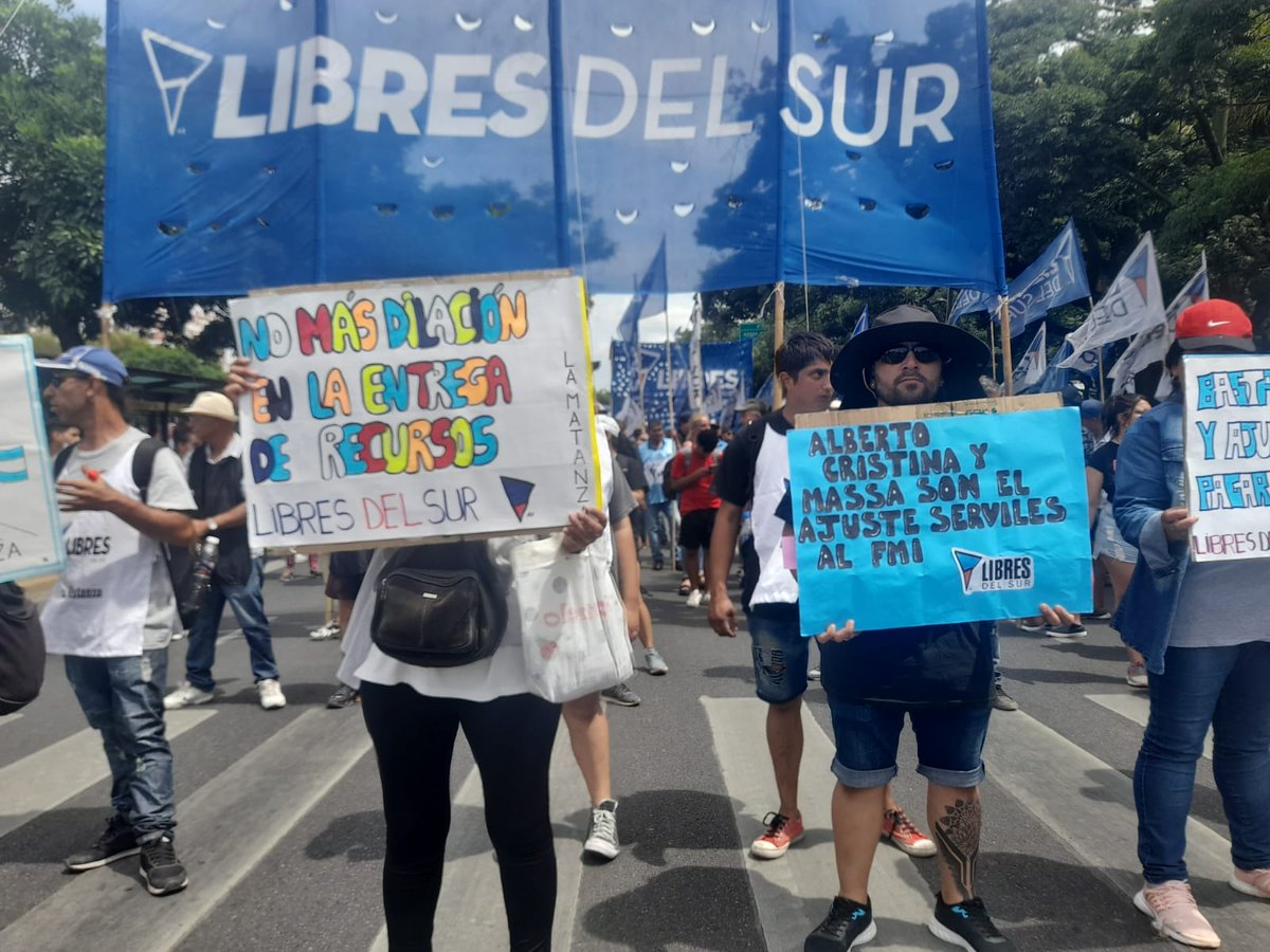 BDPMoreno's tweet photo. #porunanavidadsinhambre

Hoy armamos un acampe frente al ministerio de desarrollo social, en reclamo a las bajas arbitrarias a los beneficiarios del programa Potenciar Trabajo y la nula asistencia brindada a los comedores establecidos en los barrios del conurbano https://t.co/ImIZ0SwlXE