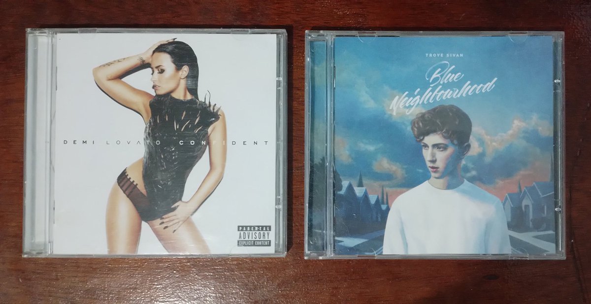 becaberrecareca's tweet photo. VENDO CDS/ÁLBUNS EM ÓTIMAS CONDIÇÕES: DEMI LOVATO E TROYE SIVAN
CONFIDENT (Demi Lovato) - R$ 25
BLUE NEIGHBOURHOOD (Troye Sivan) - R$ 30
.
.
.
#sebovirtual #sebo #seboonline #CD #album #DemiLovato #TroyeSivan #Confident #BlueNeighbourhood #popmusic #indiemusic https://t.co/DLObdJdss1