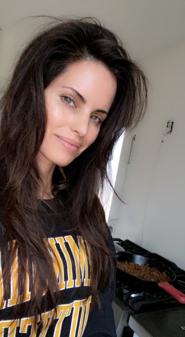 Hey friends- What&rsquo;s your favorite thing to cook?  👩🏻&zwj;🍳 I&rsquo;d love new dinner ideas 🙏🏼 #FoodieBeauty #friends<a href="/tag/friends"class="tags"><span>#friends</span></a><a href="/tag/foodiebeauty"class="tags"><span>#foodiebeauty</span></a>