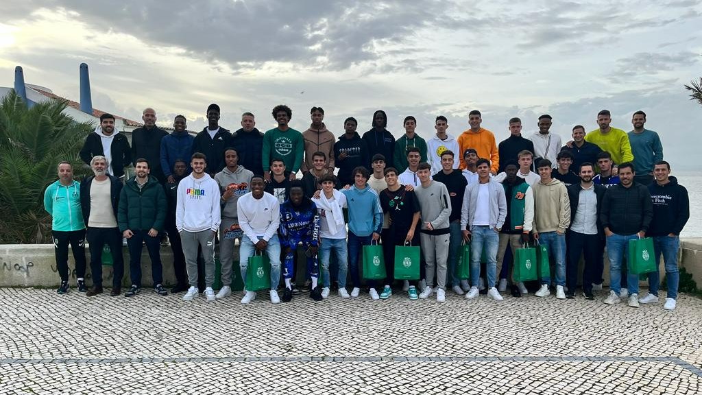 Os Leões do #SportingB desejam um Feliz Natal para toda a Família Sportinguista 🎄💚