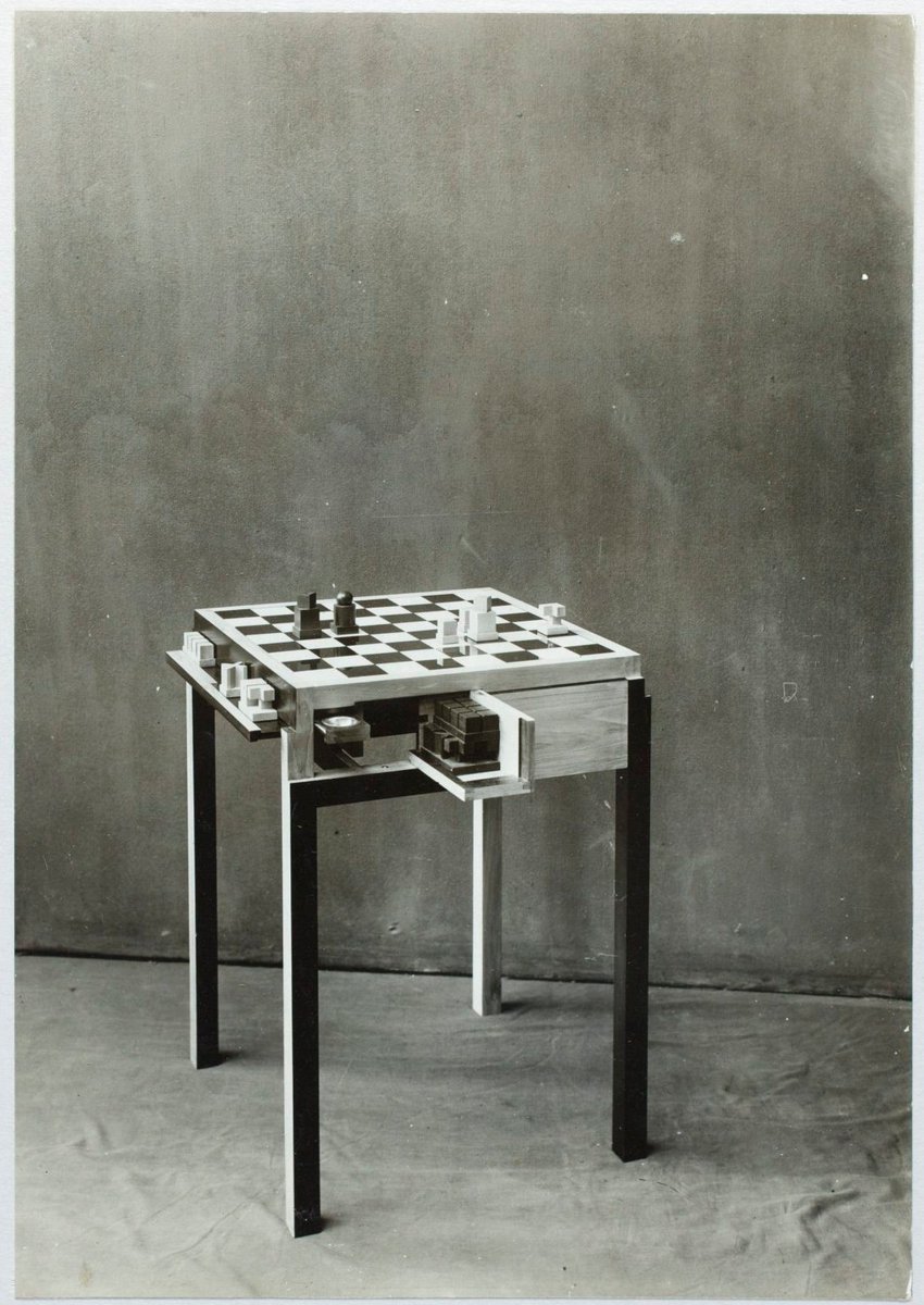 babel56's tweet photo. #ChessInVisualArts
Lucia Moholy (1894-1989)
Chess table by #HeinzNösselt (1900-1950) with #chessmen by #JosefHartwig (1880-1955)
Photography
1924
Private collection
#photography #LuciaMoholy #ChessTable #ChessmenAndChessSets #BauhausChessSet
📷 & ➡️ https://t.co/Inxn2ETOXL https://t.co/fz3AHMARug
