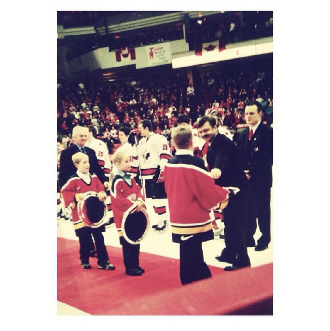 This tweet is for the 2022/23 <a href="/WorldJuniors/">#WorldJuniors</a> organizers only. If y’all are looking for an EXPERIENCED medal holder for the Medal games coming up, I’m your girl (please see reference pic from 2003 WJs). I promise to be on my best behaviour…Again😎 #pickme