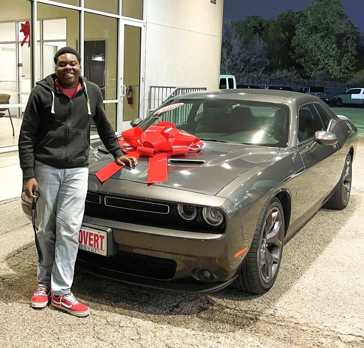 covertdodge's tweet photo. A big thank you and a Happy Holiday to Willie Taylor from Day and Covert Auto of Austin. Congratulations on your 2017 Dodge Challenger!
.
#CovertCDJR #Covert #CDJR #Dodge #DodgeChallenger #happyholidays https://t.co/qaEPljJVvZ