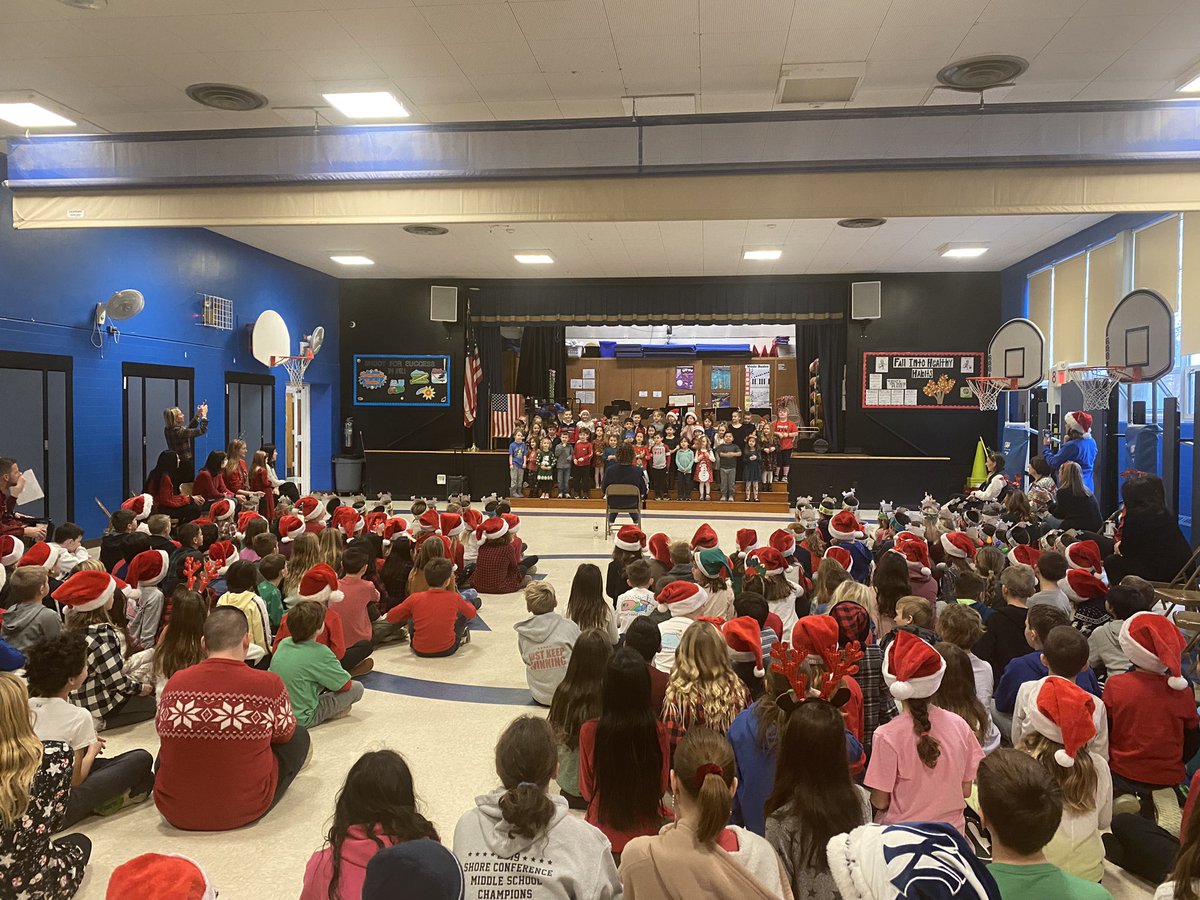 MTPSPrincipal's tweet photo. River Plaza students perform at our annual Holiday Sing-a-Long with @TheMusicalGrubb! Great job students! #MTPSPride #RPfamily https://t.co/gcpLJ6jKUn
