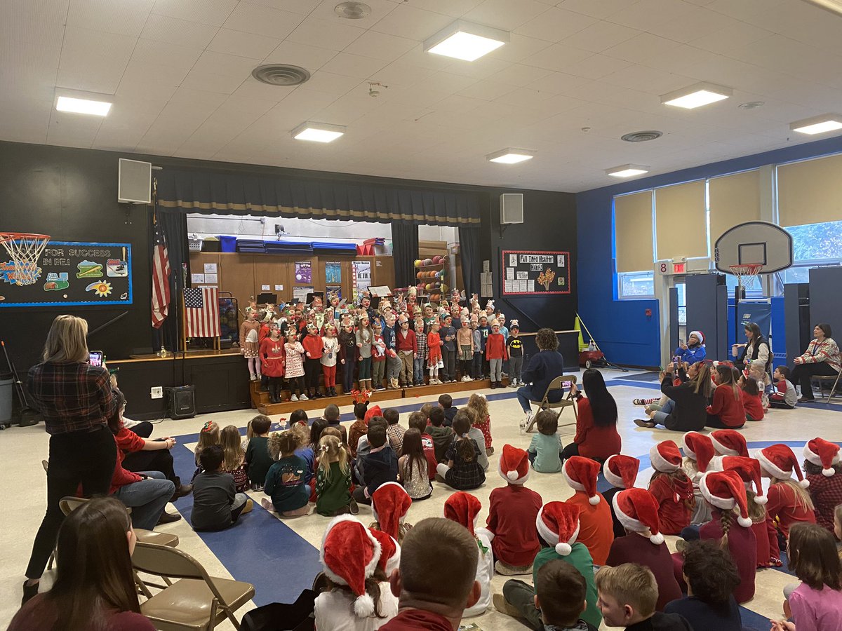 MTPSPrincipal's tweet photo. River Plaza students perform at our annual Holiday Sing-a-Long with @TheMusicalGrubb! Great job students! #MTPSPride #RPfamily https://t.co/gcpLJ6jKUn