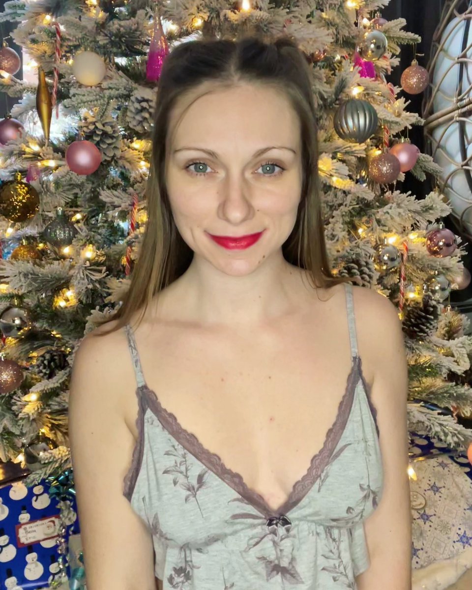 Retweet if you’re ready for Christmas! Leave a comment if your excited for Christmas 🎄#stonerbabe #MerryChristmas #Christmas #ChristmasTree #HappyHolidays